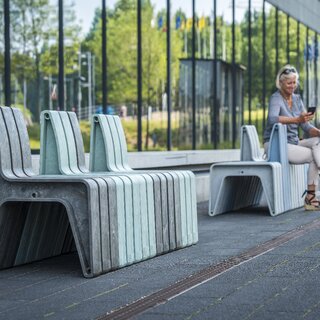 Zitbanken en tafels